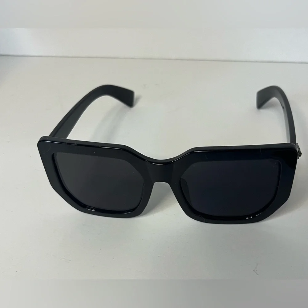 Retro Oversized Square Frame Sunglasses Black Silver Tone Tiger Embellishment